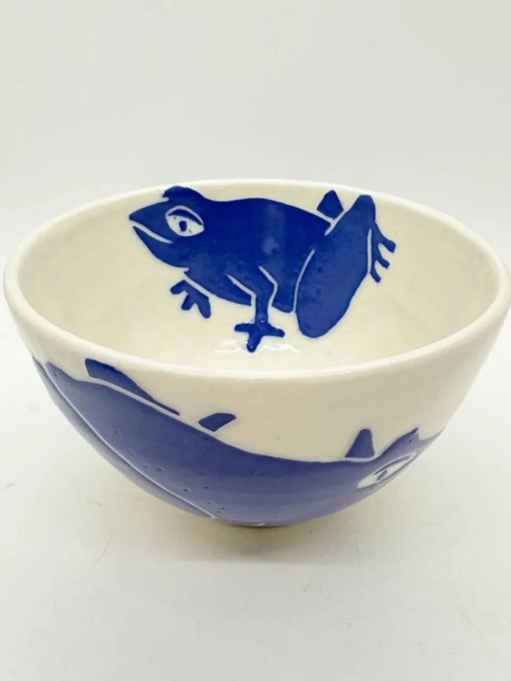 Karis Swink Barry Art Pottery Signed Blue Frog Soup Cereal Bowl Sgraffito Style